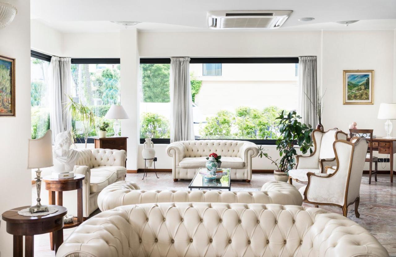 Hotel Apollo Riccione Bagian luar foto